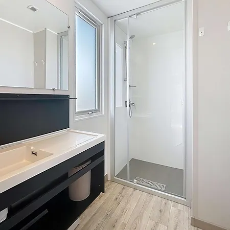 Casa de Férias Mobil-home Grand Confort à - Plage, Piscine Chauffée, Fitness Et Parking - Fr-1-361a-66 Jullouville-les-Pins
