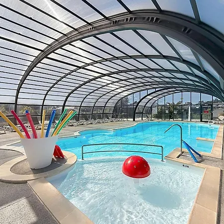 Casa de Férias Mobil-home Grand Confort à - Plage, Piscine Chauffée, Fitness Et Parking - Fr-1-361a-66 Jullouville-les-Pins
