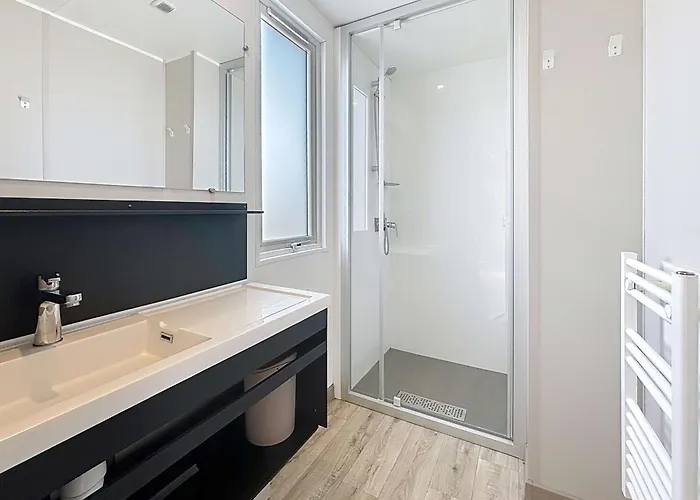 Semesterbostad Mobil-home Grand Confort A - Plage, Piscine Chauffee, Fitness Et Parking - Fr-1-361a-66 Jullouville-les-Pins